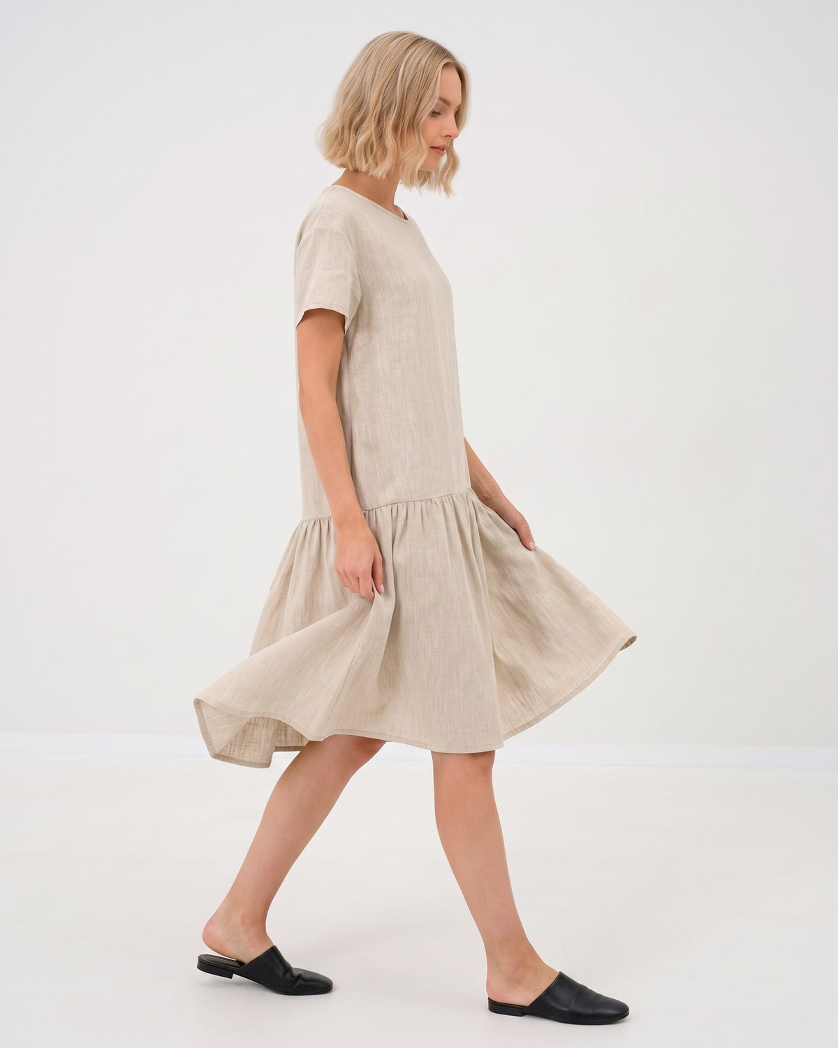 LeMuse BLOSSOM linen dress in beige – side, skirt in motion #Color_Beige
