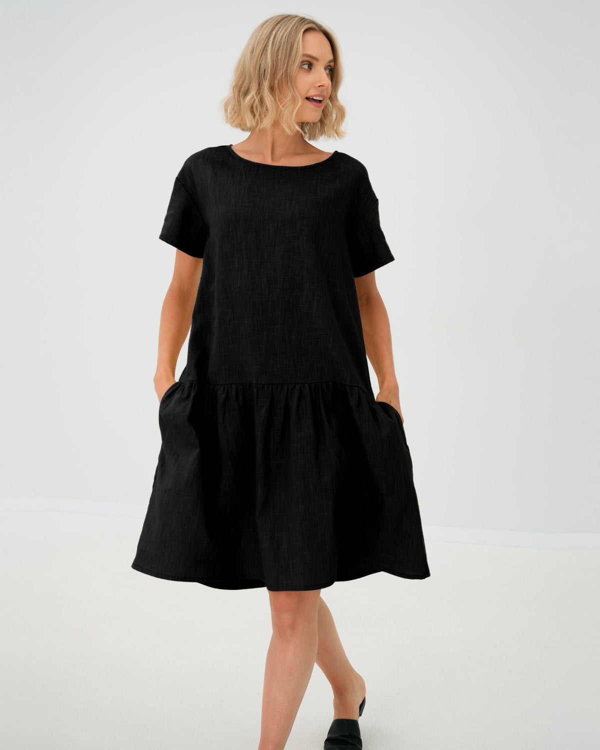 LeMuse BLOSSOM linen dress in black – studio front #Color_Black