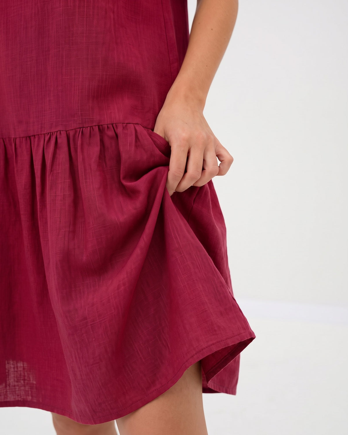 LeMuse BLOSSOM linen dress in cerise – fabric and pocket close-up #Color_Cerise