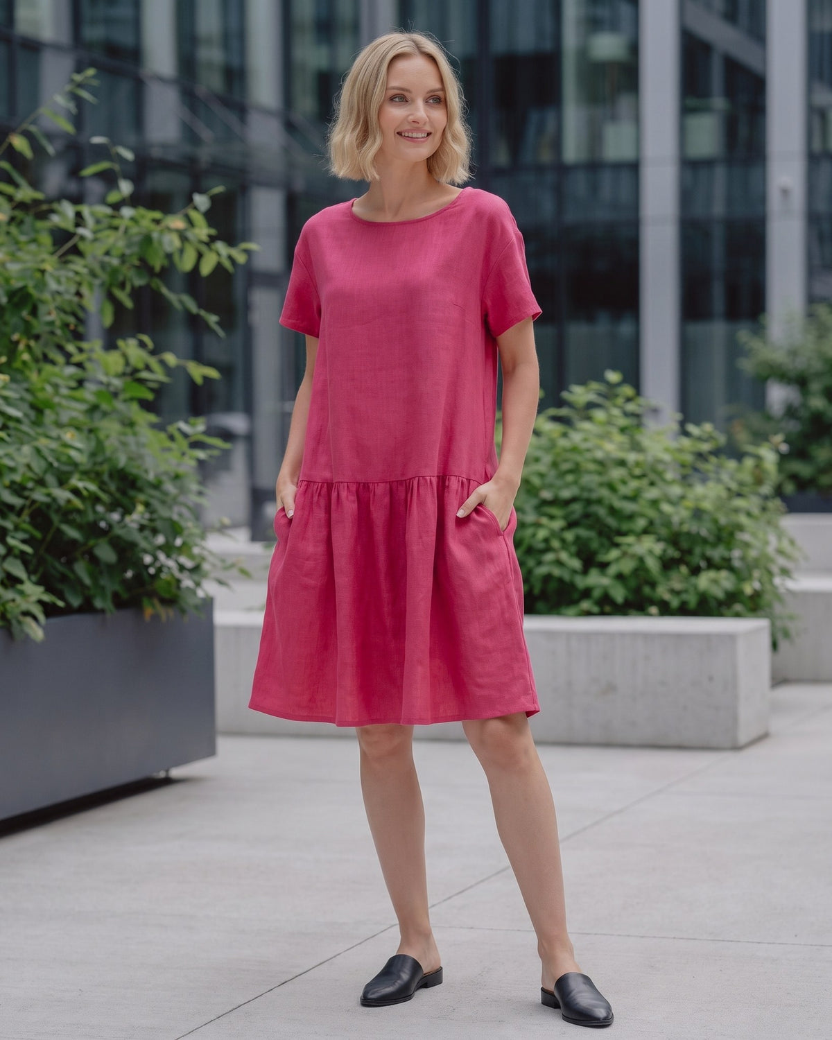 LeMuse BLOSSOM linen dress in cerise – lifestyle outdoors #Color_Cerise
