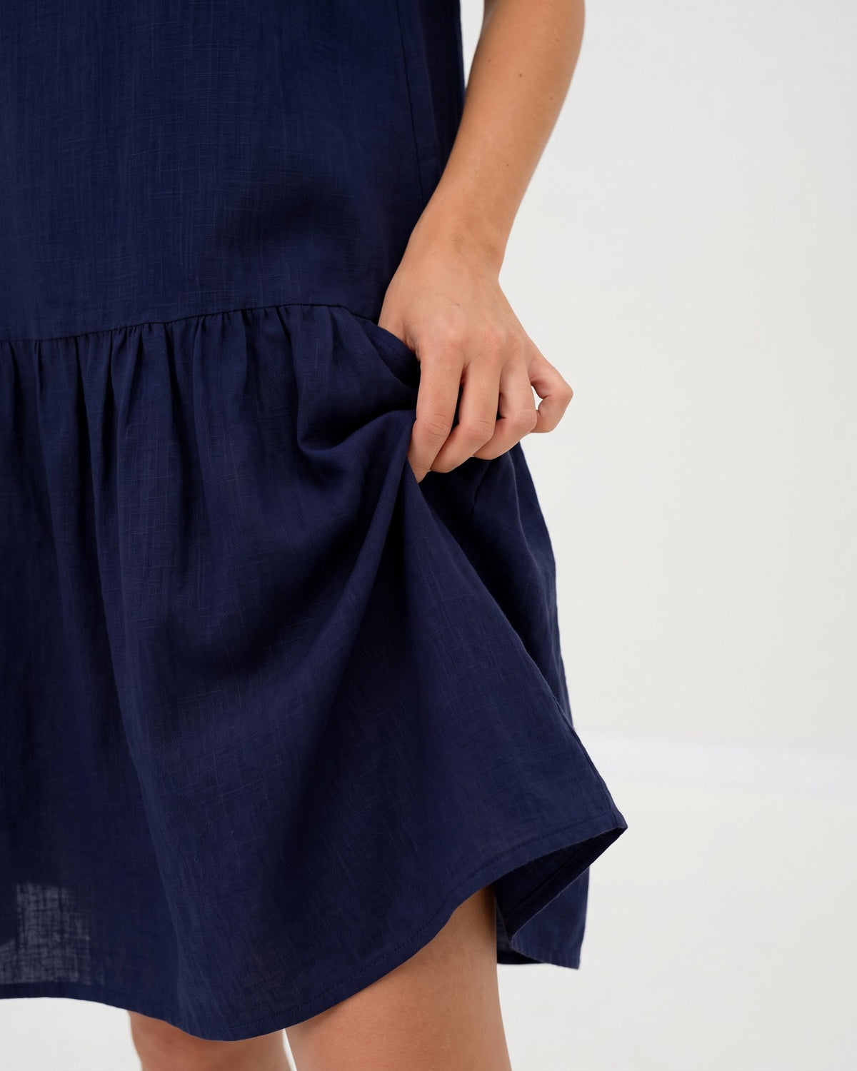 LeMuse BLOSSOM linen dress in deep blue – fabric detail close-up #Color_Deep blue