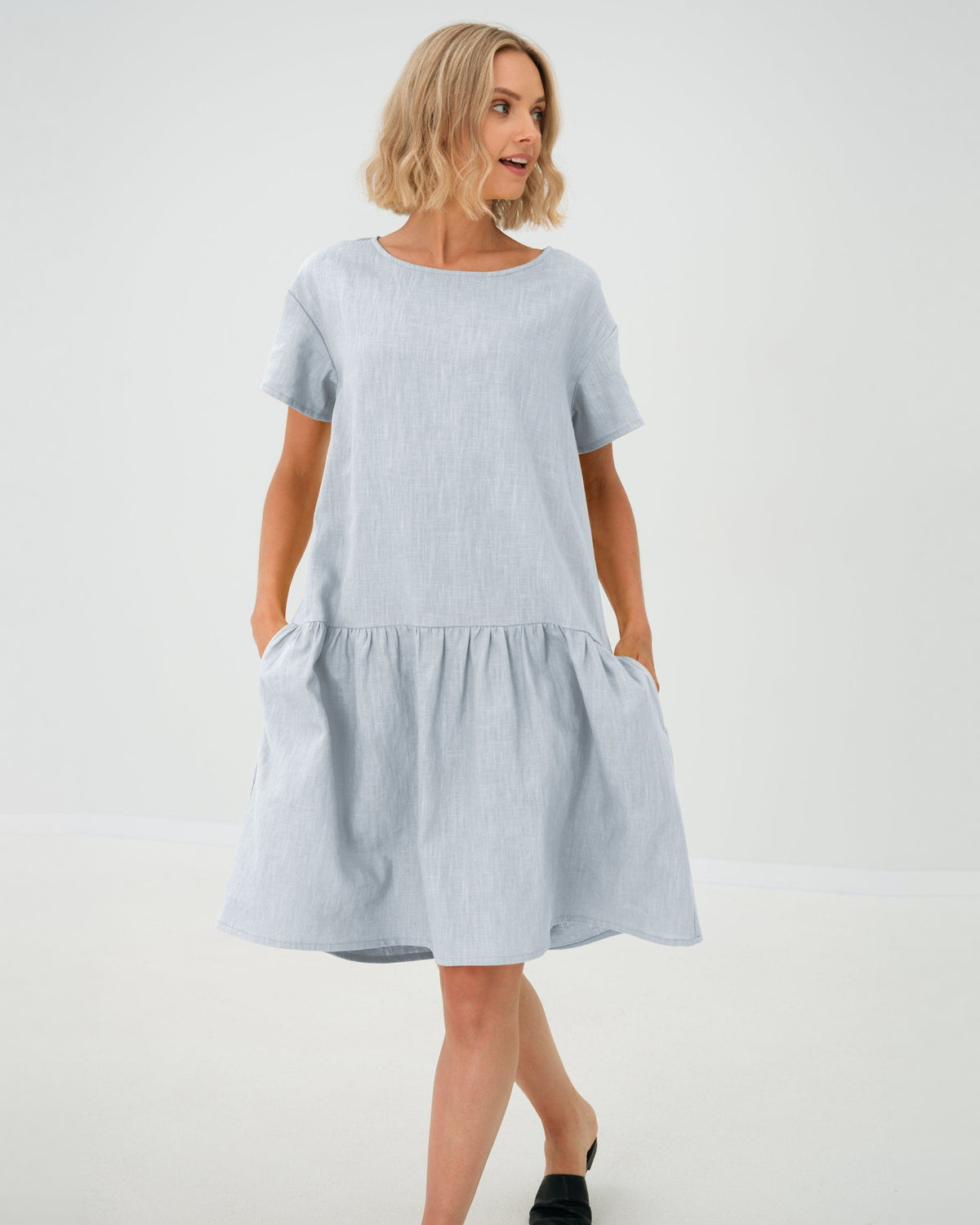 LeMuse BLOSSOM linen dress in light blue – studio front #Color_Light blue