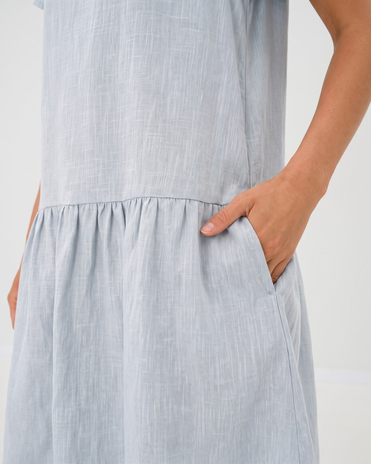 LeMuse BLOSSOM linen dress in light blue – fabric and pocket close-up #Color_Light blue