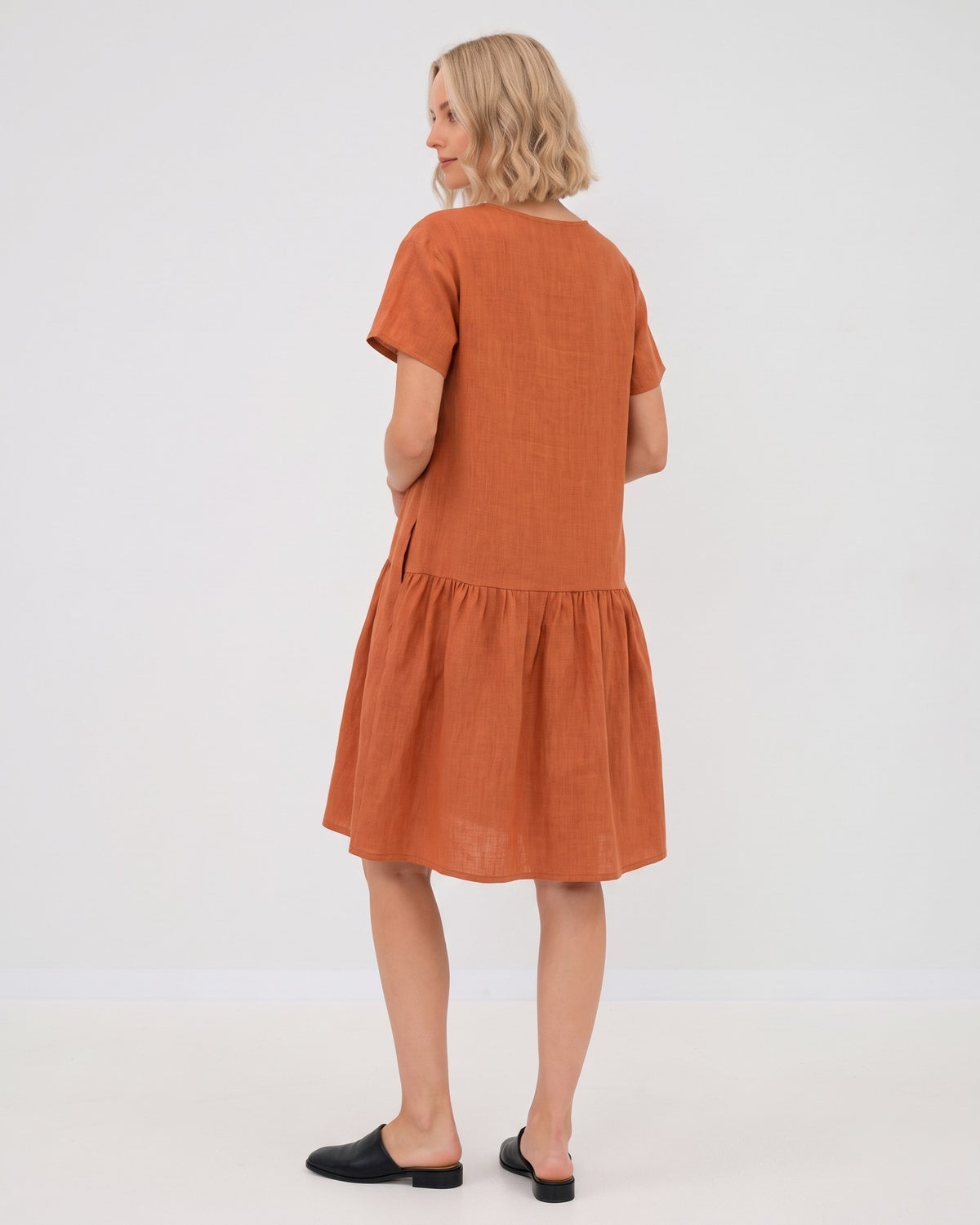 LeMuse BLOSSOM linen dress in orange – studio back #Color_Orange