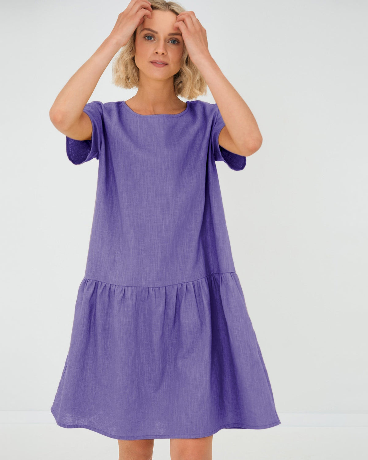 LeMuse BLOSSOM linen dress in purple – hands on head #Color_Purple