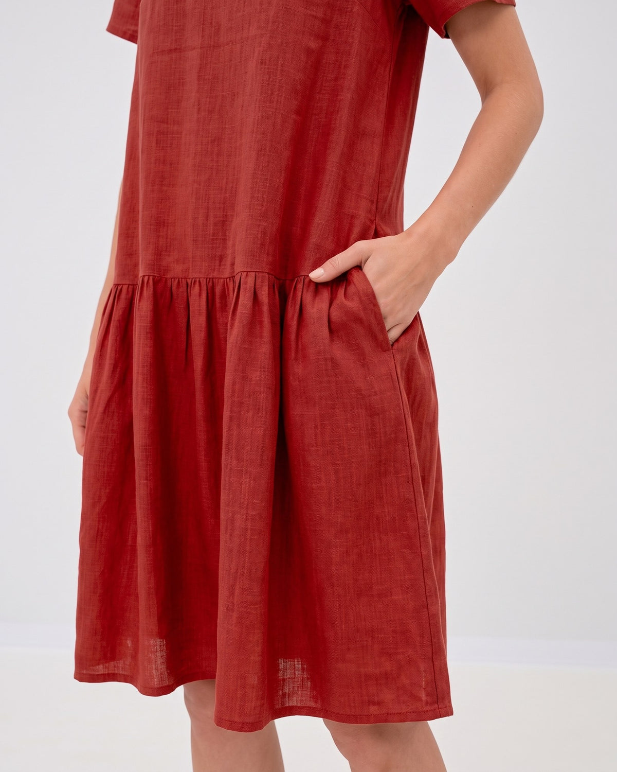LeMuse BLOSSOM linen dress in red – fabric and pocket close-up #Color_Red