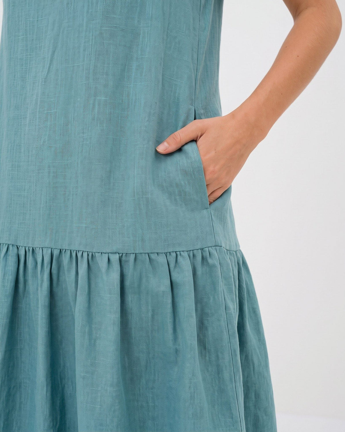 LeMuse BLOSSOM linen dress in teal – fabric and pocket close-up #Color_Teal