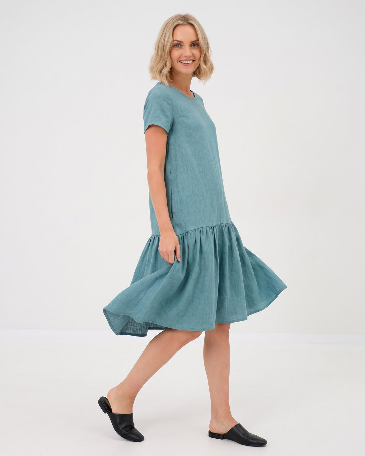 LeMuse BLOSSOM linen dress in teal – side, skirt in motion #Color_Teal