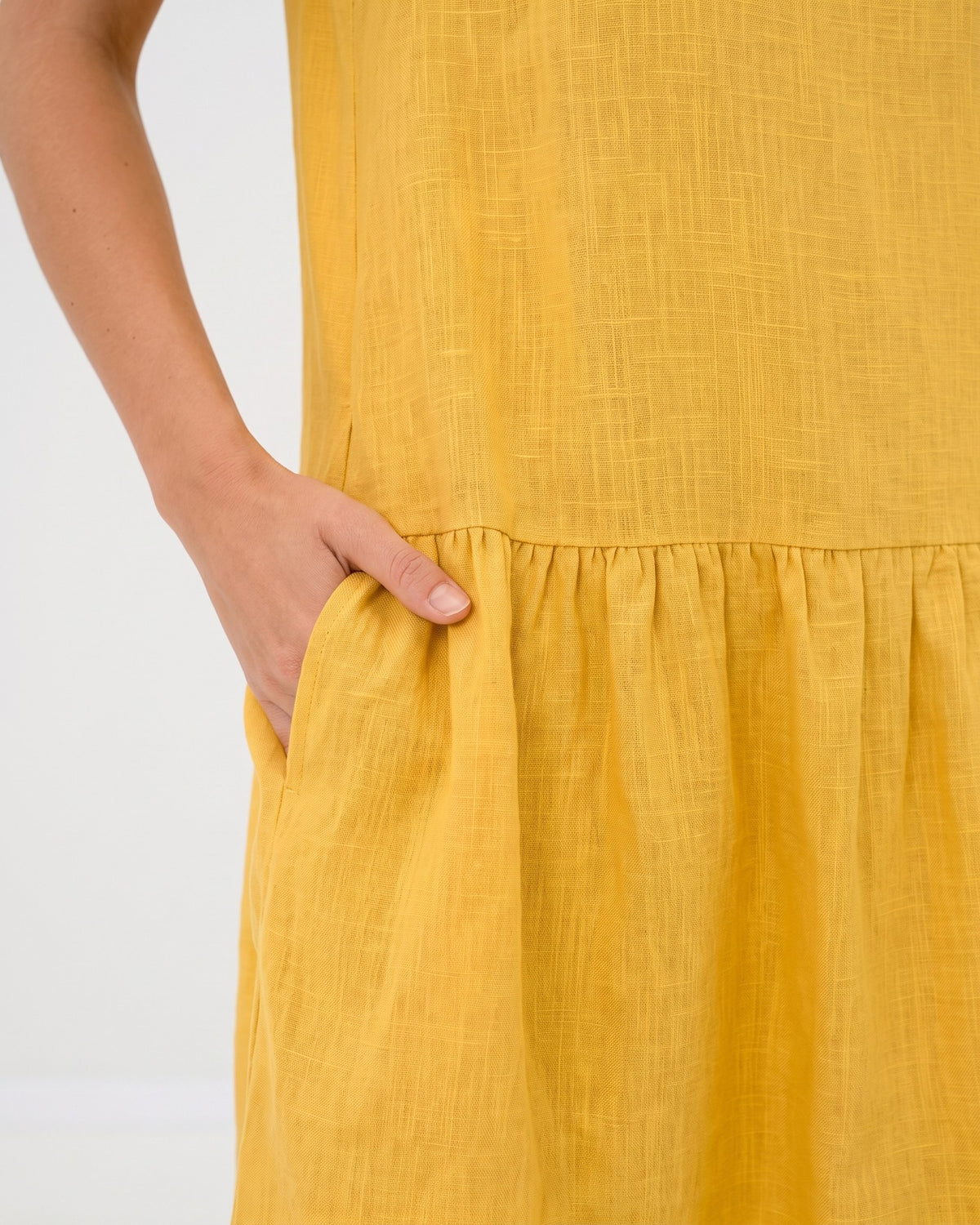 LeMuse BLOSSOM linen dress in yellow – fabric and pocket close-up #Color_Yellow