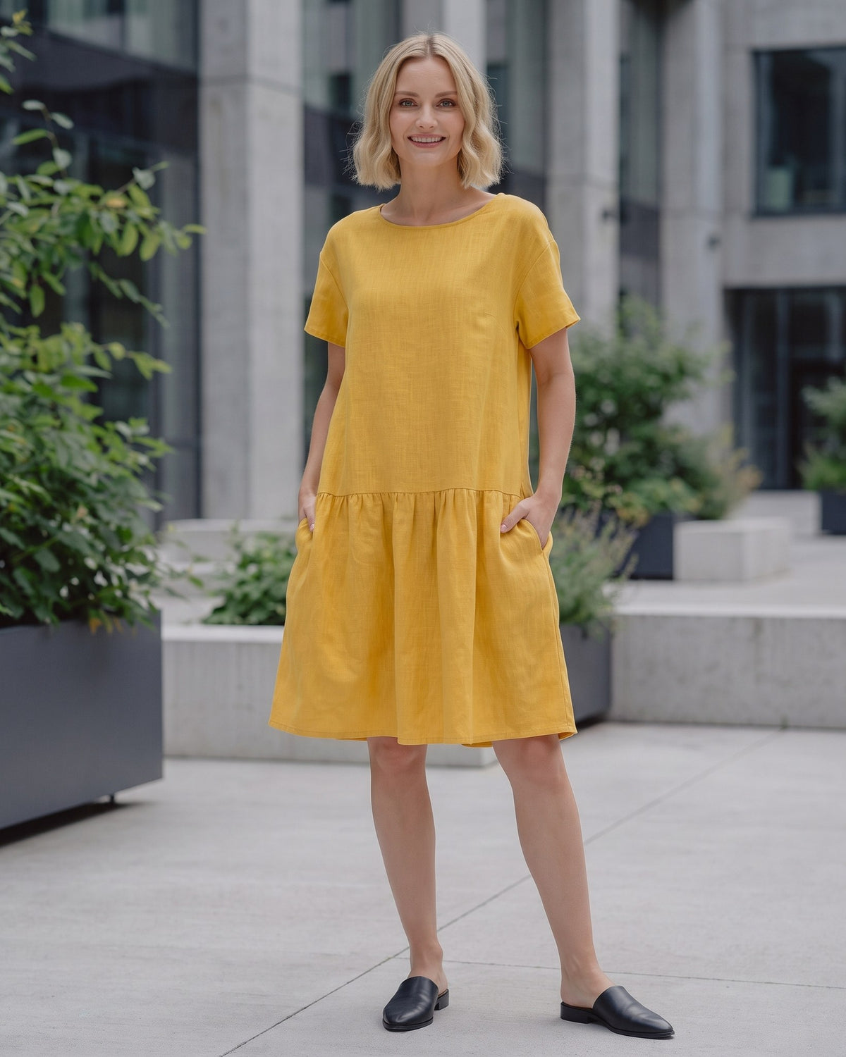 LeMuse BLOSSOM linen dress in yellow – lifestyle outdoors #Color_Yellow