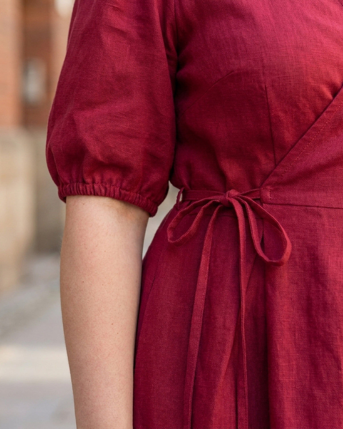 BONNIE SUPERSTAR – Linen Blend Puff Sleeve Tie-Waist Dress — Plus Size – cerise linen dress, close-up of the linen texture, puff sleeve, thin waist tie and pleats #Color_Cerise