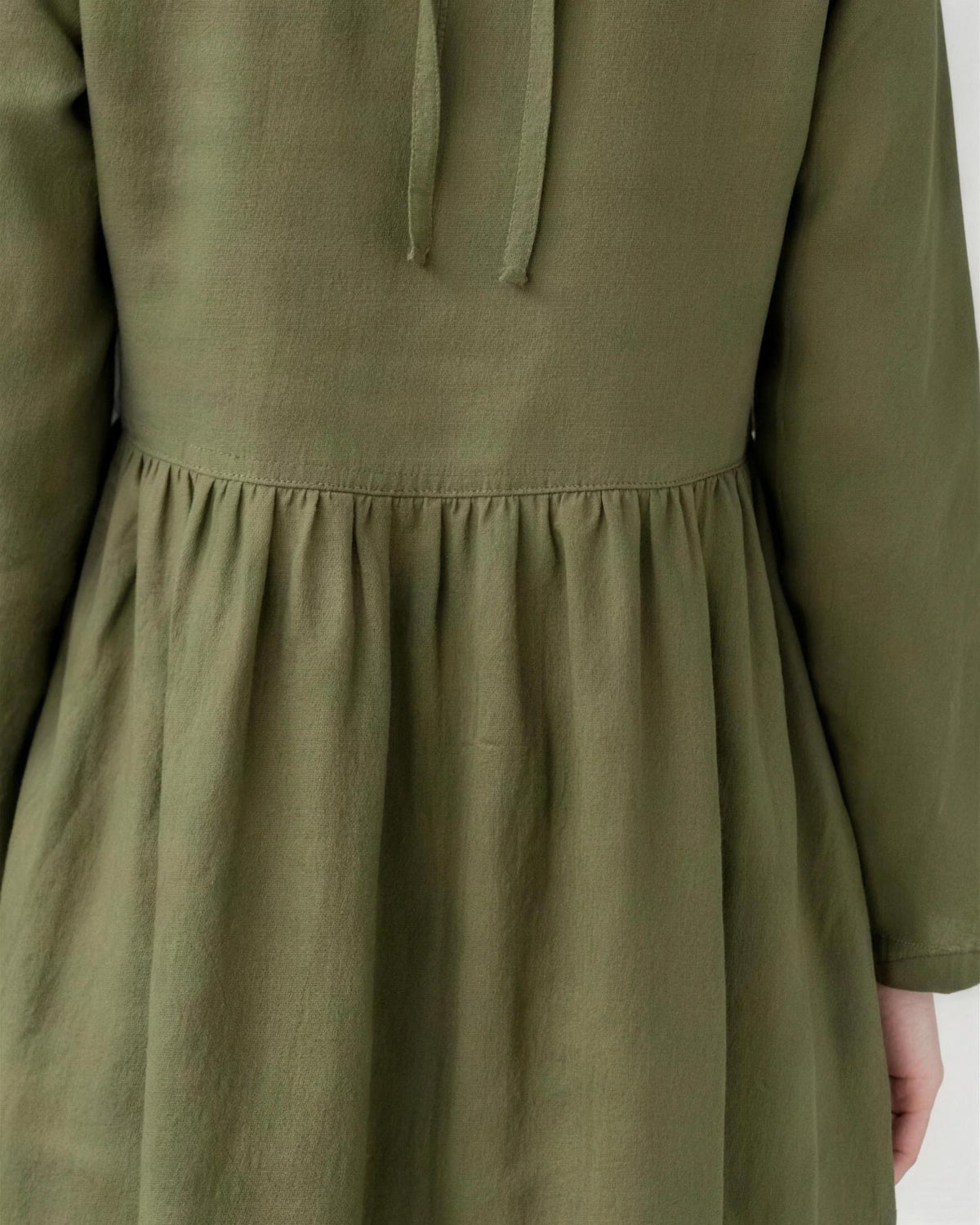 LeMuse CANDY linen dress in olive green – fabric detail close-up #Color_Olive green