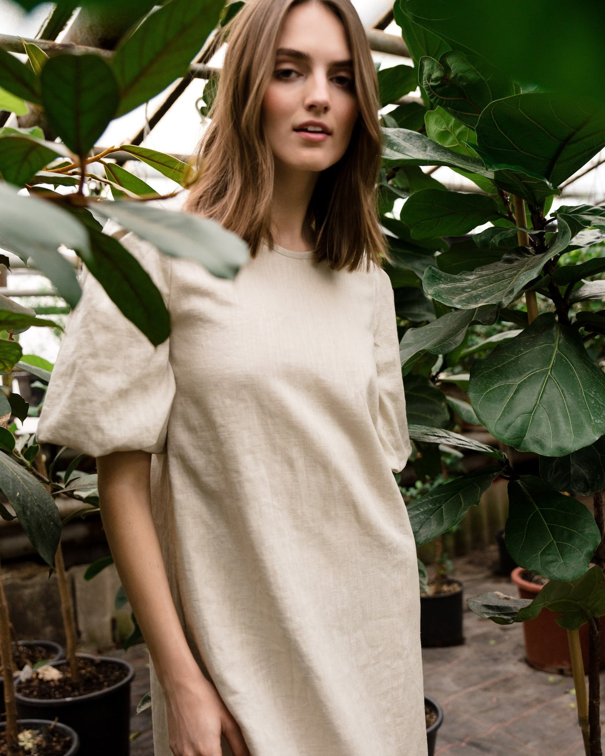CHARM – Beige suknėlė, lifestyle priekis #Color_Beige