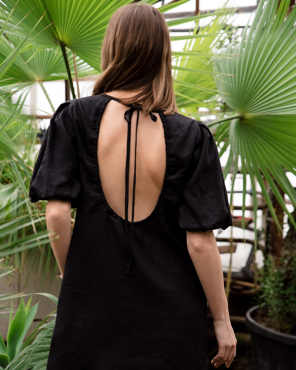 CHARM – Black suknėlė, lifestyle nugara #Color_Black