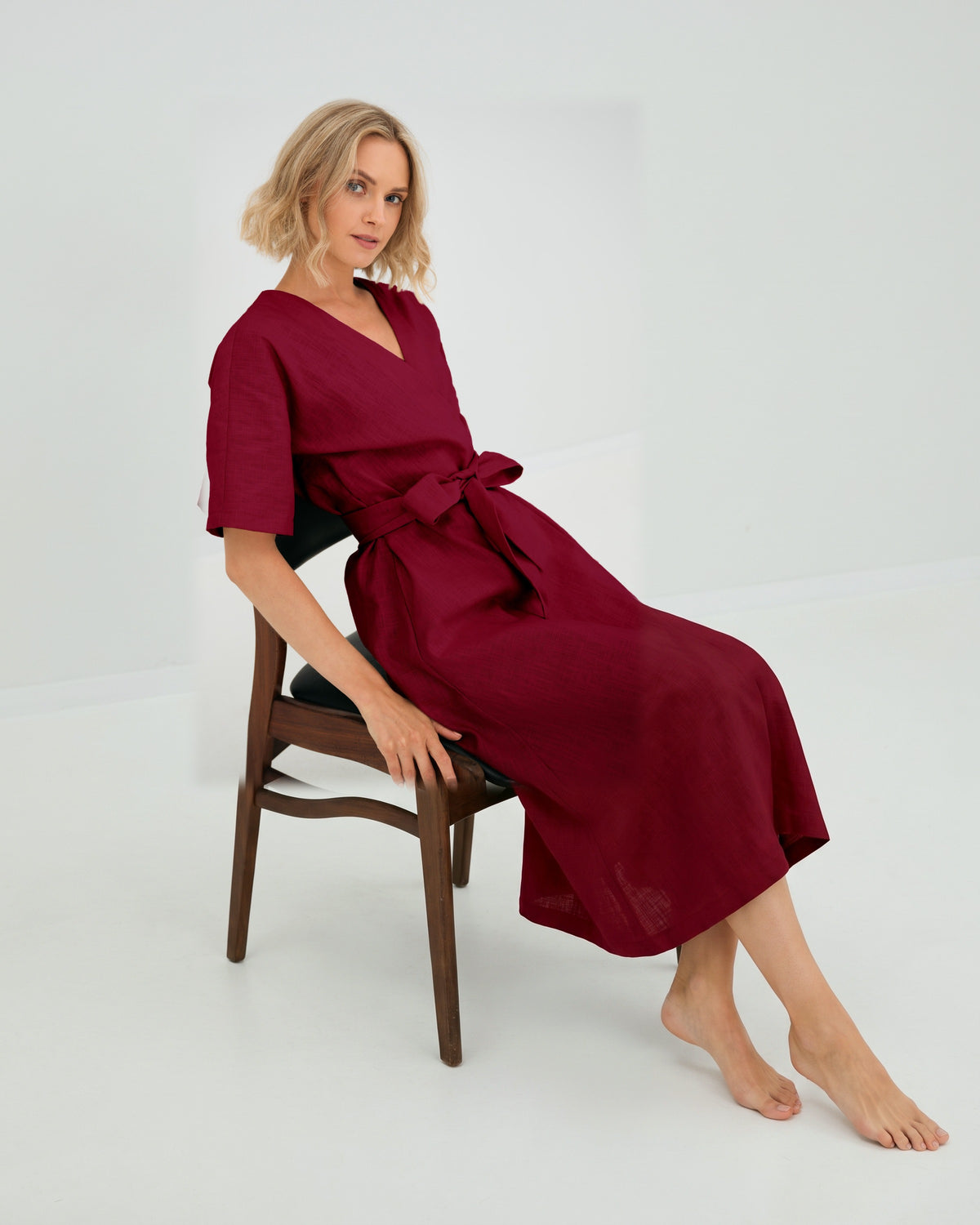 LeMuse CHLOE linkjole i cerise – sittende nærbilde, sløyfedetalj #Color_Cerise
