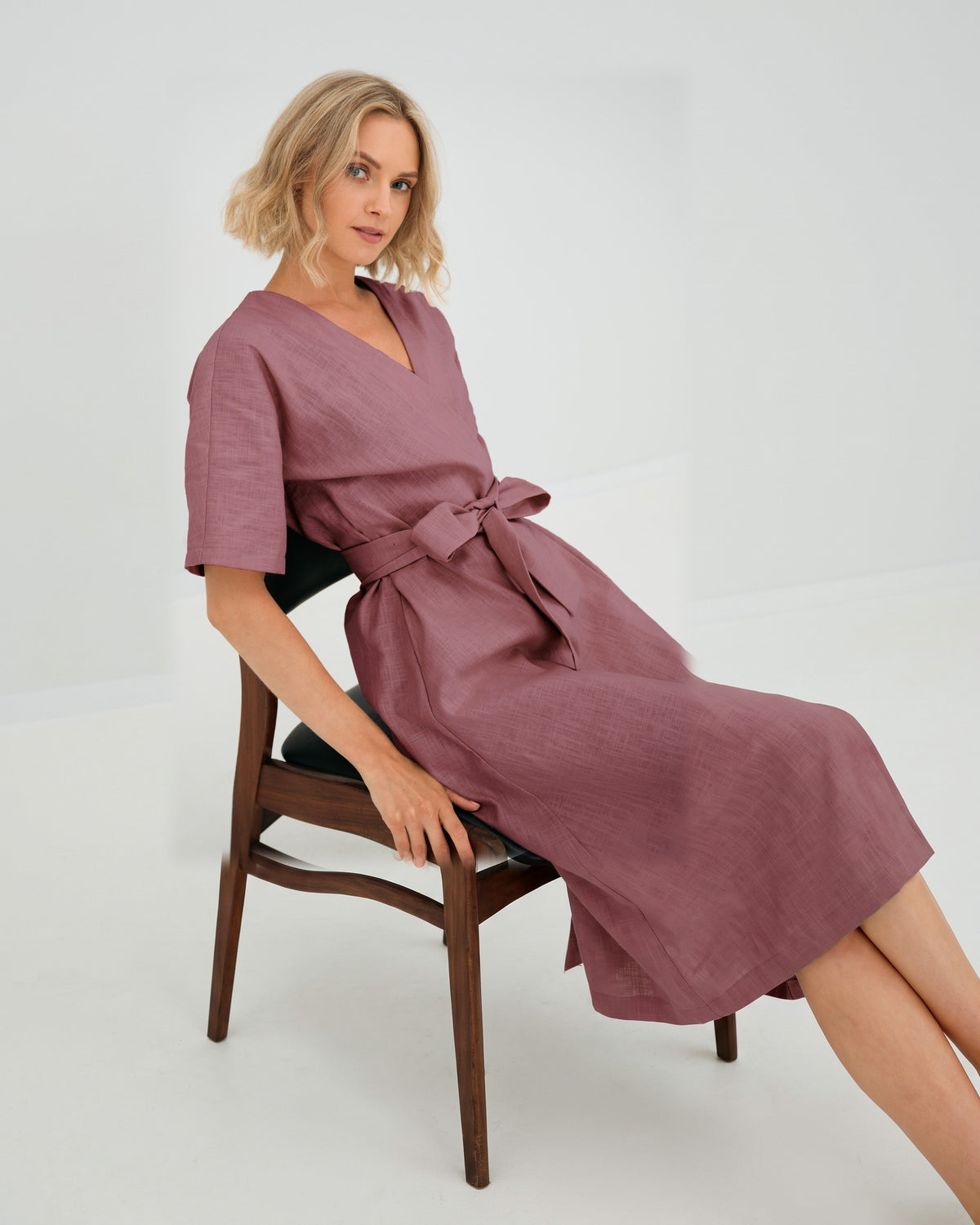 LeMuse CHLOE linkjole i støvrosa – sittende nærbilde, sløyfedetalj #Color_Dusty rose