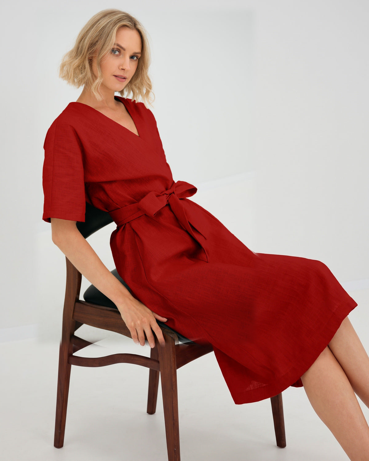 LeMuse CHLOE linkjole i rød – sittende nærbilde, sløyfedetalj #Color_Red