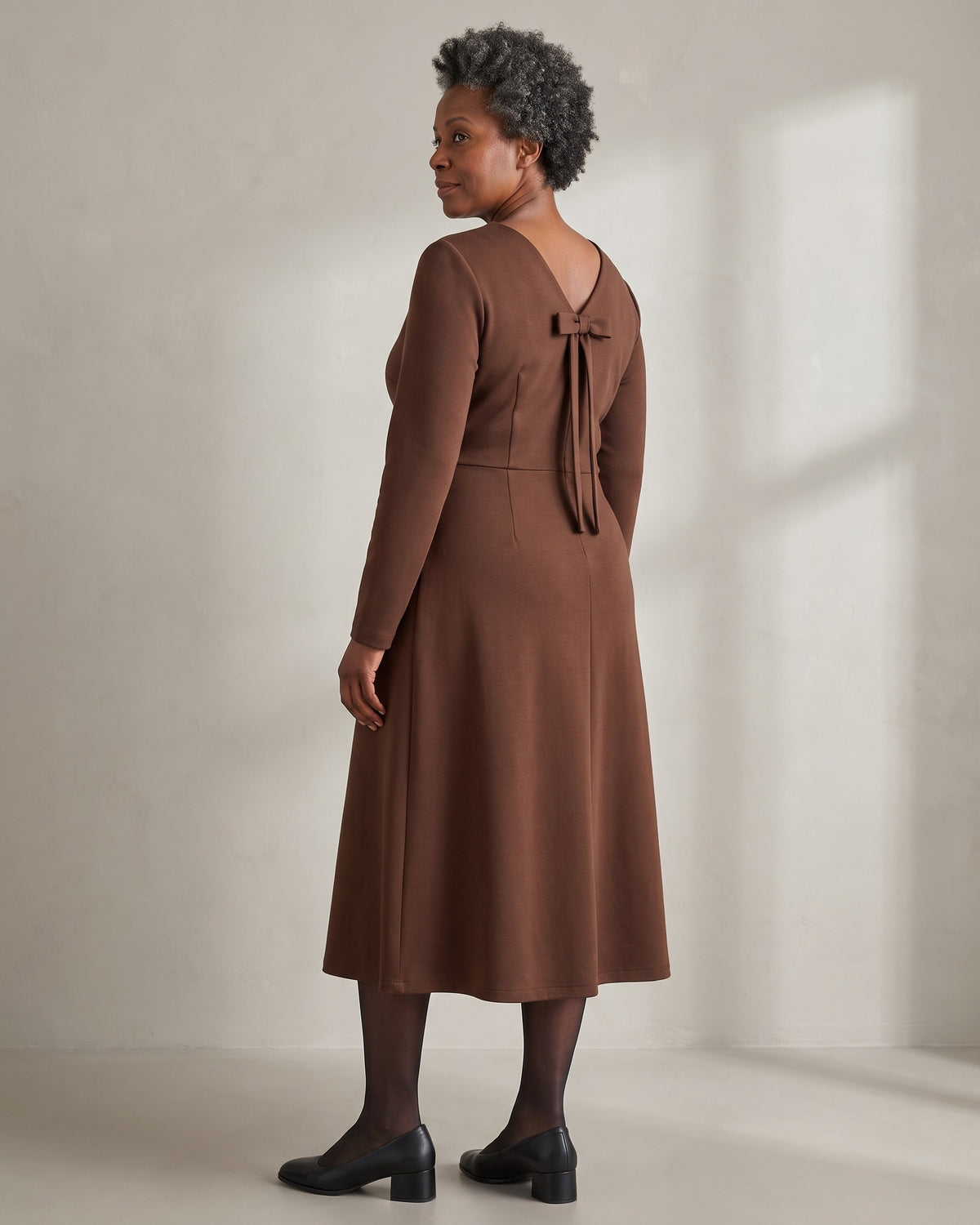 CLARA midi dress in Brown, three-quarter back view with the narrow bow