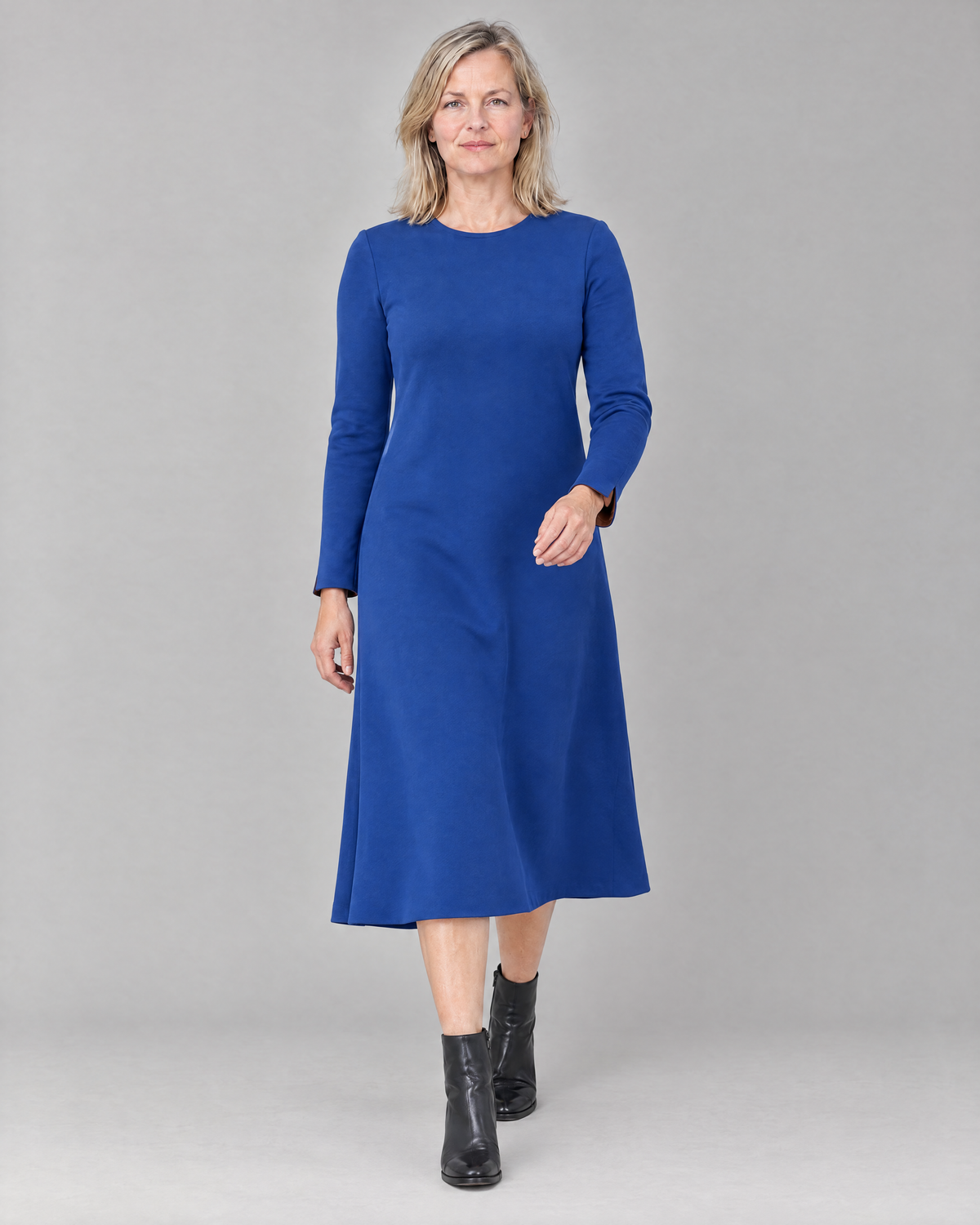COATFIT cobalt blue midi dress in movement