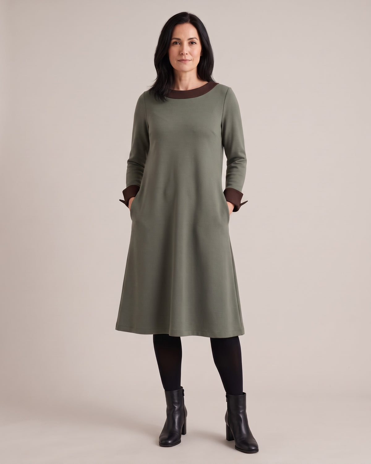 DUO — dvipusė Punto Milano suknelė – pilkai žalia suknelė, priekis #Color_Gray green / Brown