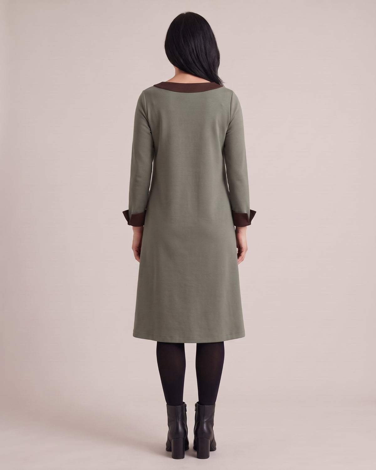 DUO — dvipusė Punto Milano suknelė – pilkai žalia suknelė, nugara #Color_Gray green / Brown