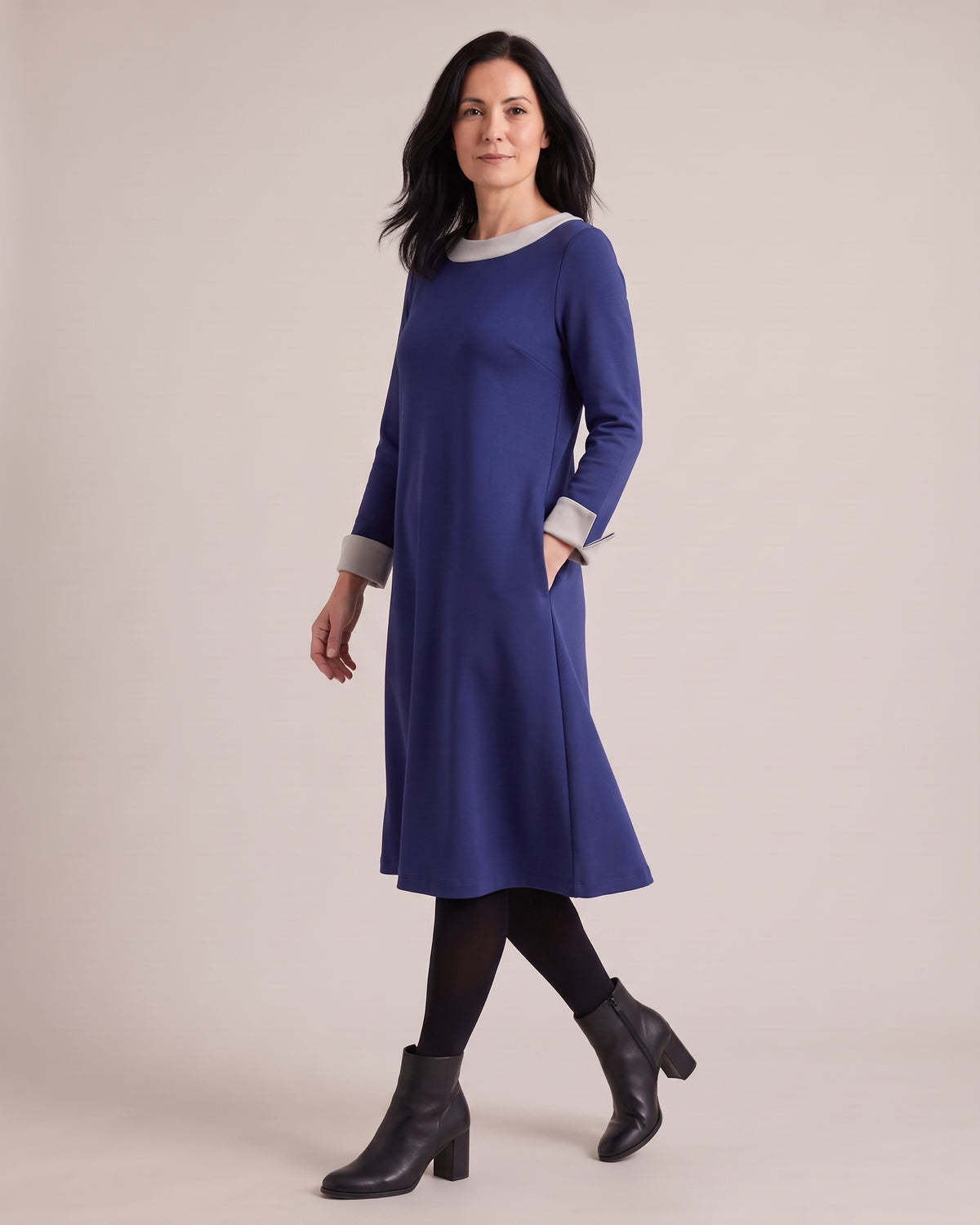 DUO — dvipusė Punto Milano suknelė – ryškiai mėlyna suknelė, šonas #Color_Royal blue / Light gray