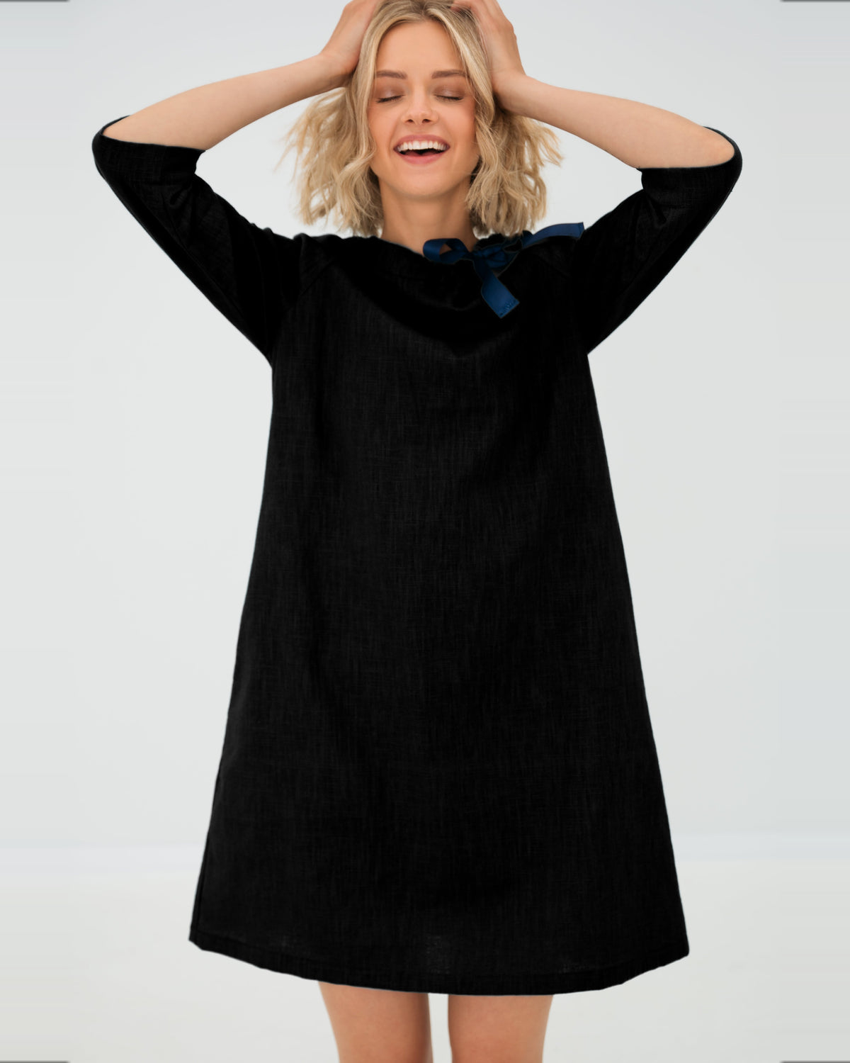 LeMuse FRENCH linen dress in black – model hands up in motion #Color_Black
