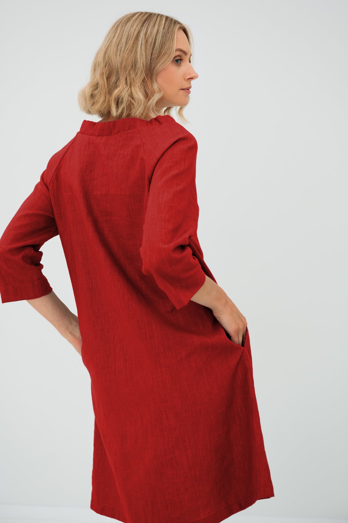 LeMuse FRENCH linen dress in red – back view #Color_Red
