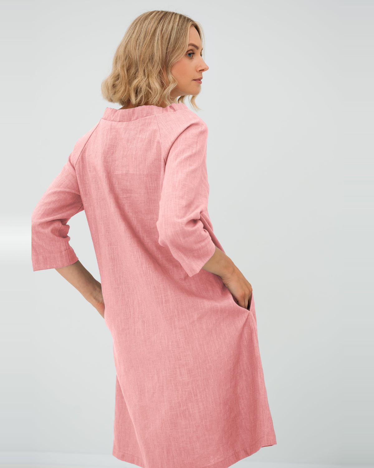 LeMuse FRENCH linen dress in rose – studio three-quarter back view #Color_Rose