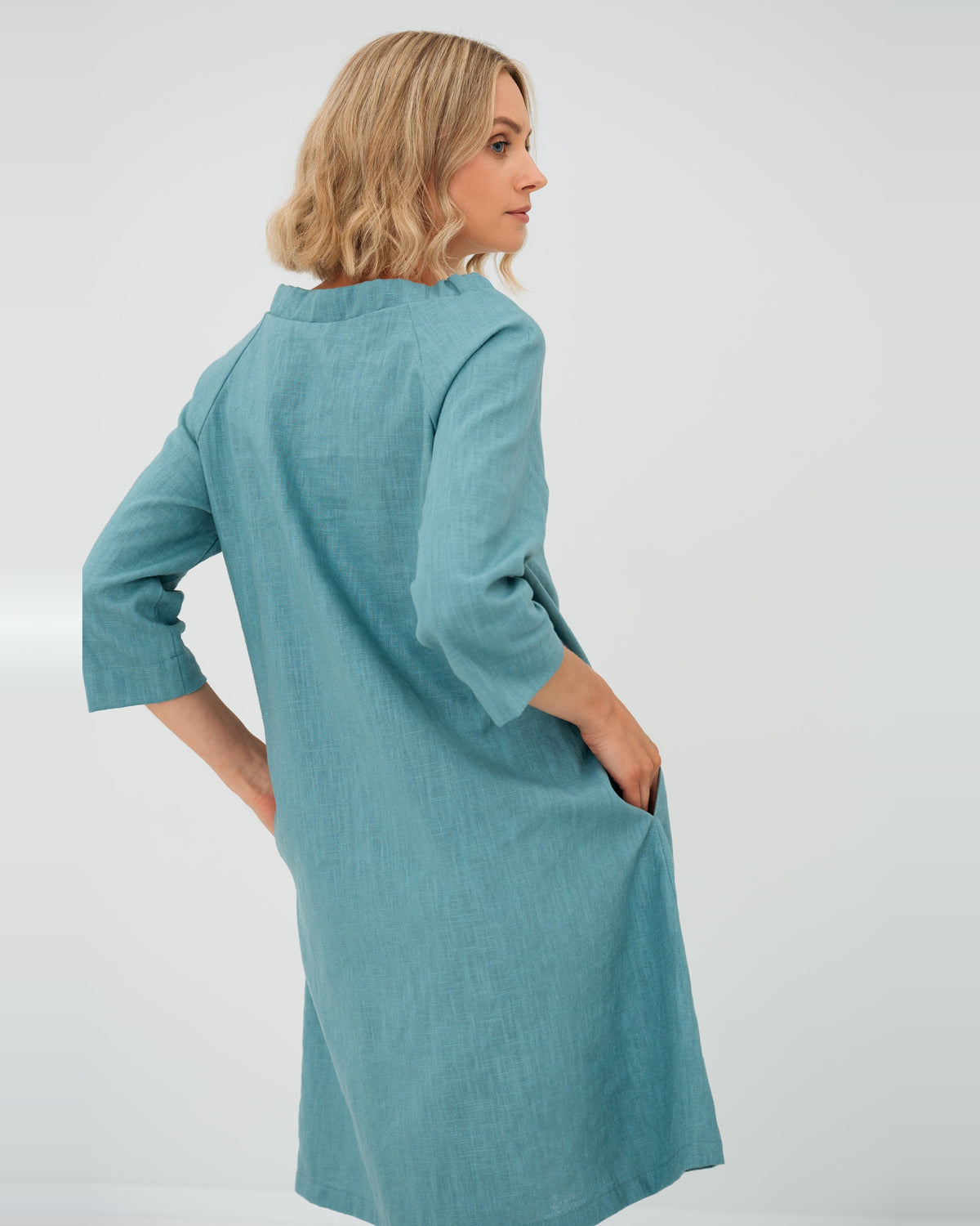 LeMuse FRENCH linen dress in teal – studio three-quarter back view #Color_Teal