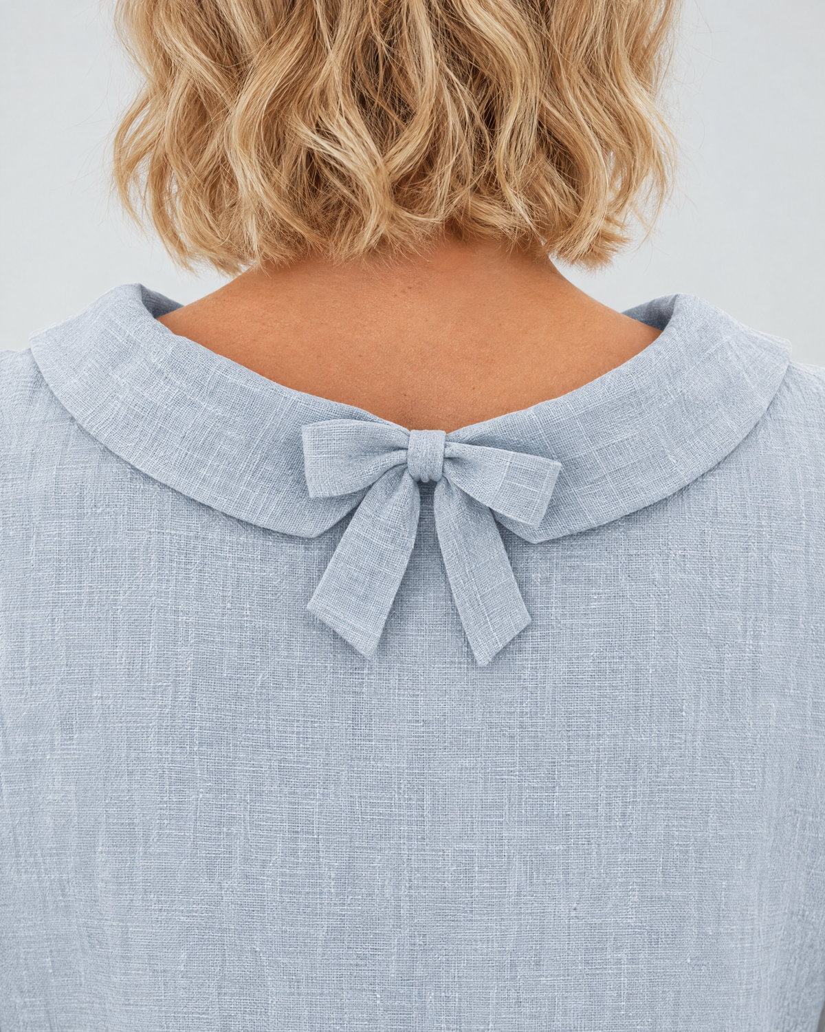 LeMuse STORY linen dress in light blue – fabric and collar detail close-up #Color_Light blue