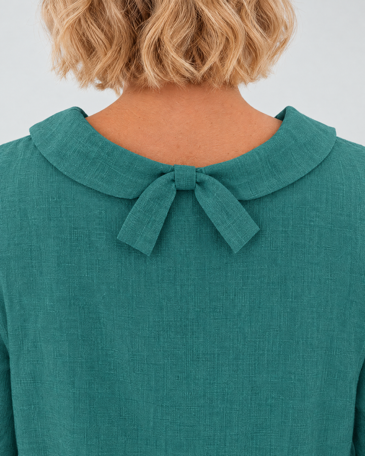 LeMuse STORY linen dress in teal – fabric and collar detail close-up #Color_Teal