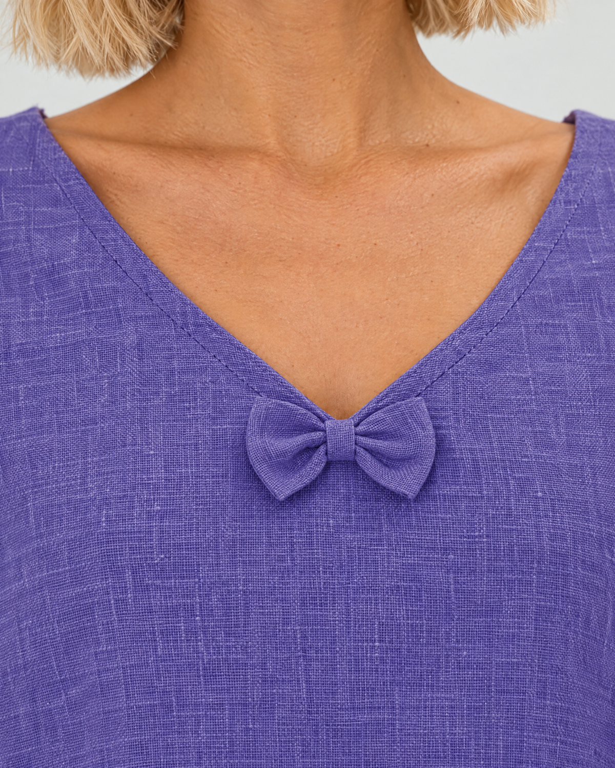 SUN – Linen Blend V-Neck Bow Dress – Purple dress, bow neckline detail, studio #Color_Purple