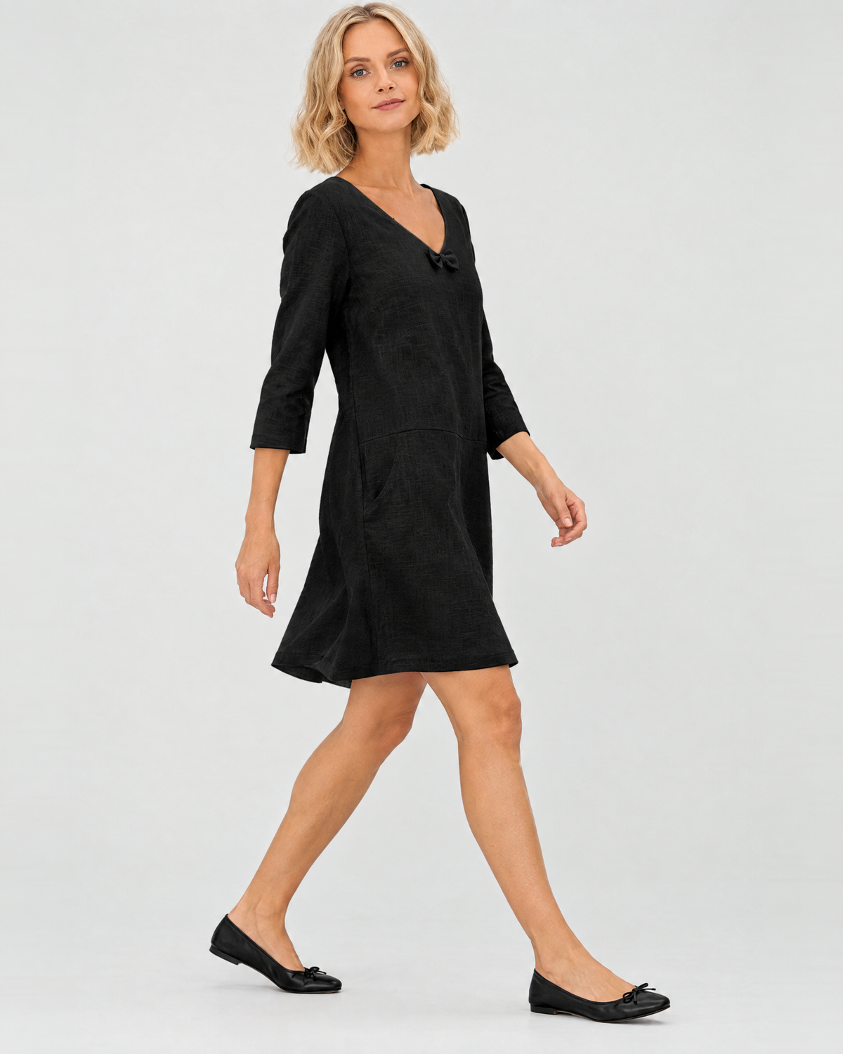 SUN – Linen Blend V-Neck Bow Dress – Black dress, side view in motion, studio #Color_Black