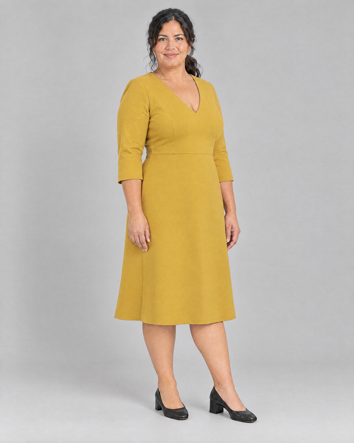 STORY CURVE Punto – geltona A formos suknelė, 3/4 vaizdas ant modelio, ribota serija #Color_Yellow