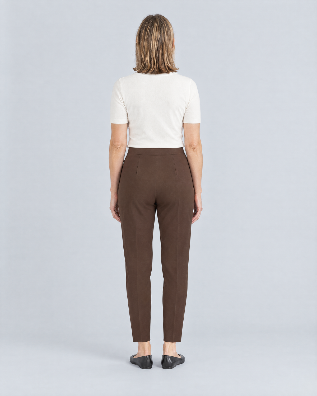 SIT WELL brown trousers, back view with smooth waistband, two darts and no back pockets