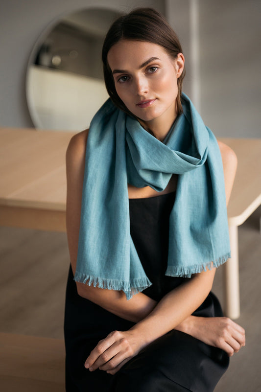 LeMuse small SHADOW linen scarf, Light blue