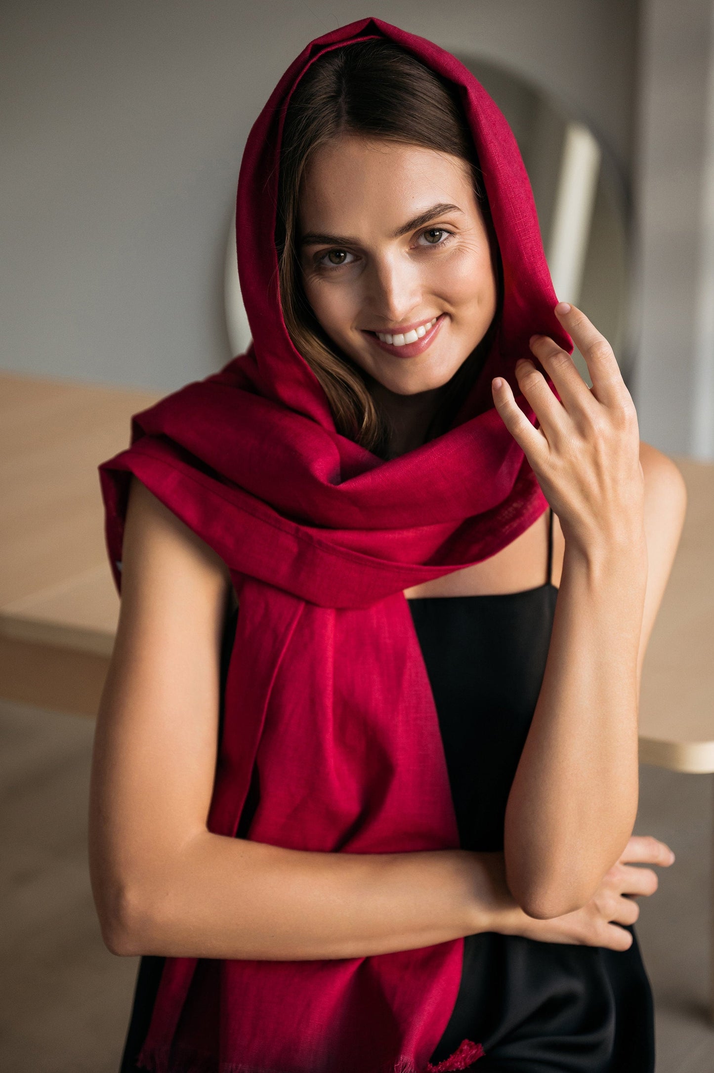 LeMuse small SHADOW linen scarf, Cerise