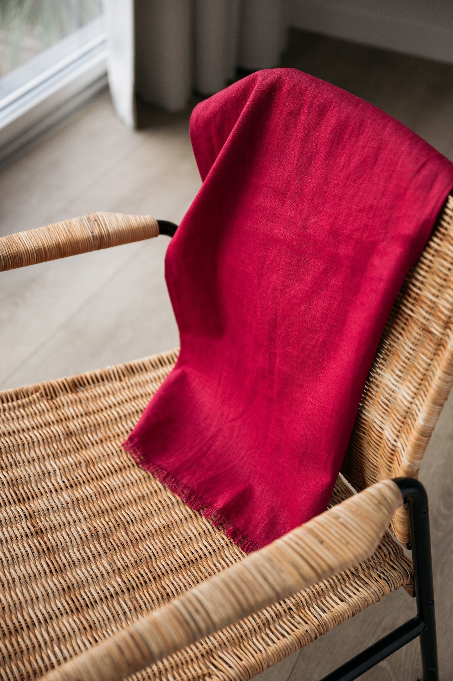 LeMuse small SHADOW linen scarf, Cerise