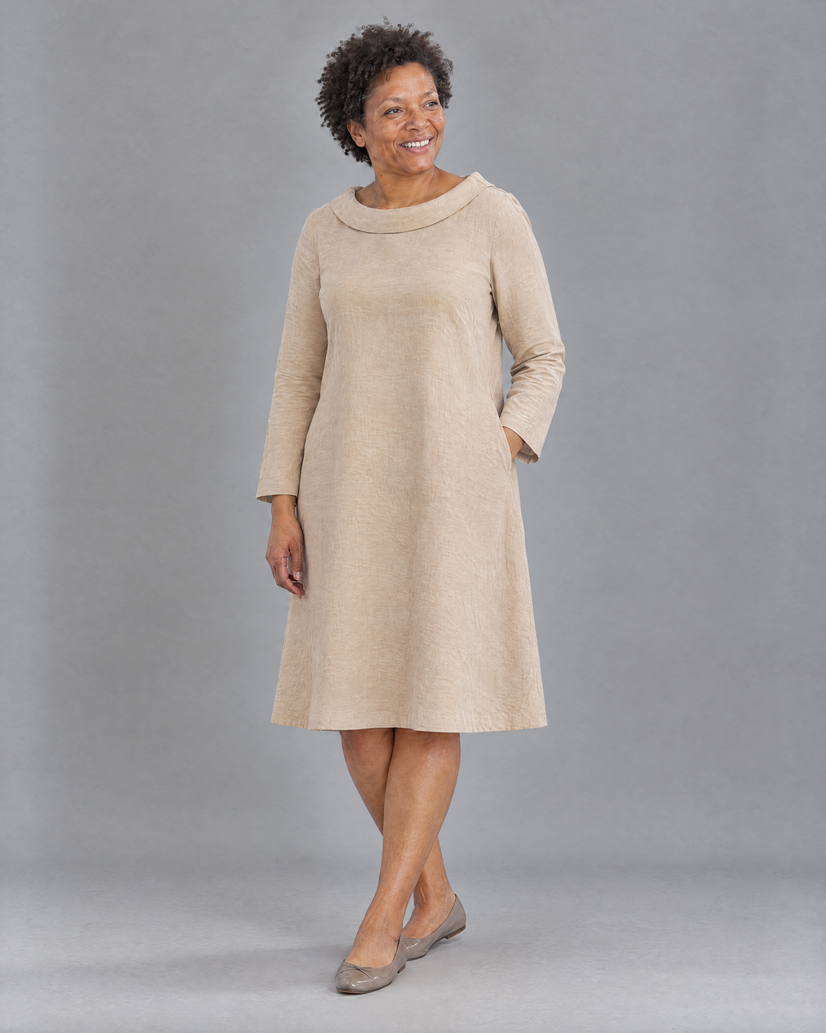 LILA linen back bow A-line dress in Beige, three-quarter view