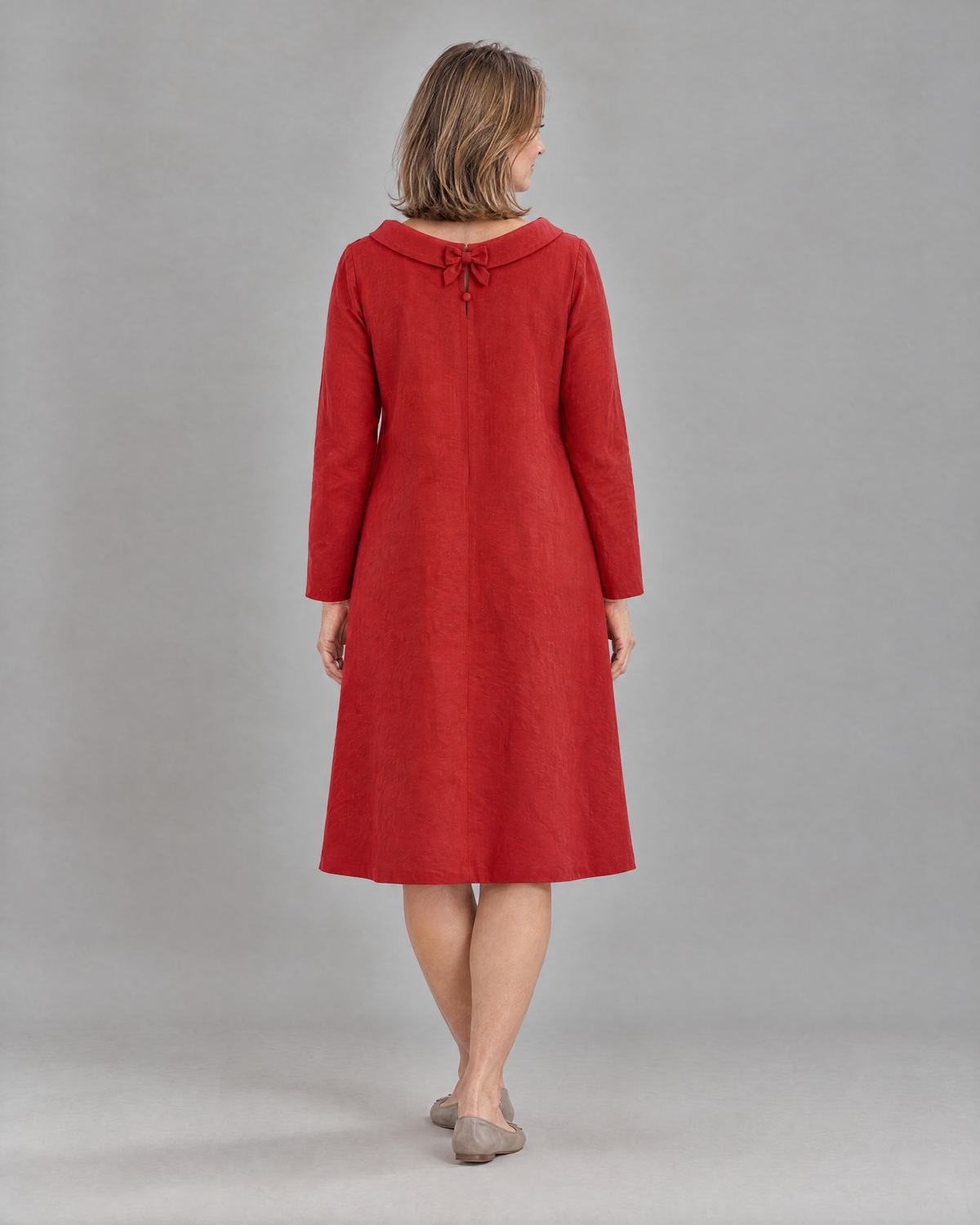 LILA linen back bow A-line dress in Red, back view with the small bow at the neck