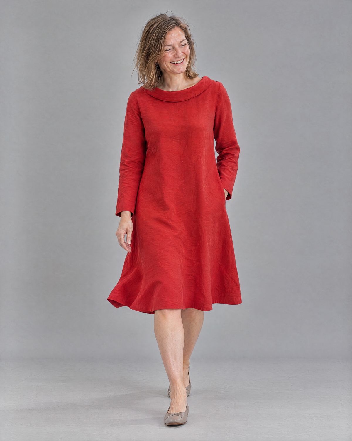 LILA linen back bow A-line dress in Red, walking