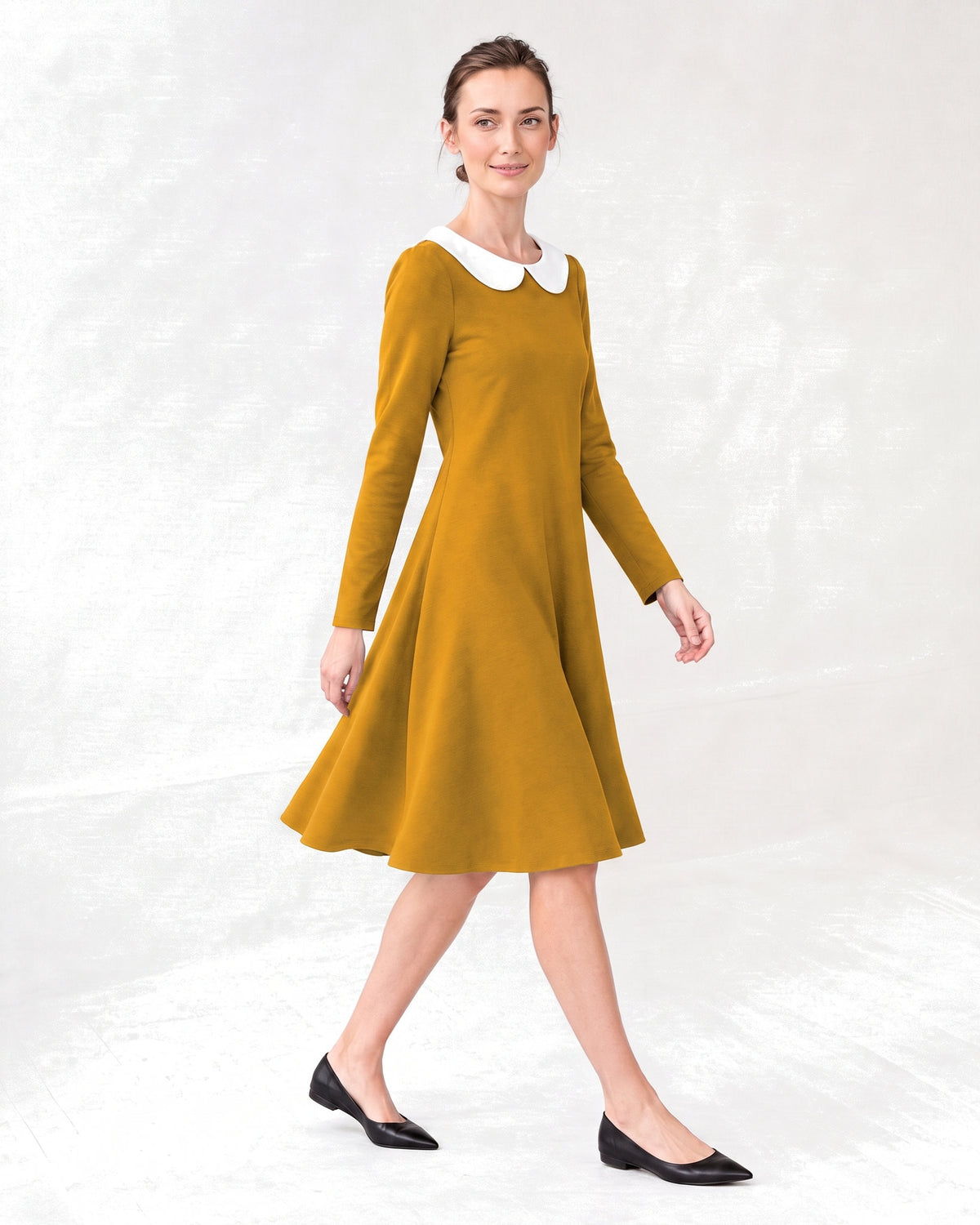 LOVER – Itališko punto Milano suknelė geltonos spalvos, šonas / judesys #Color_Yellow