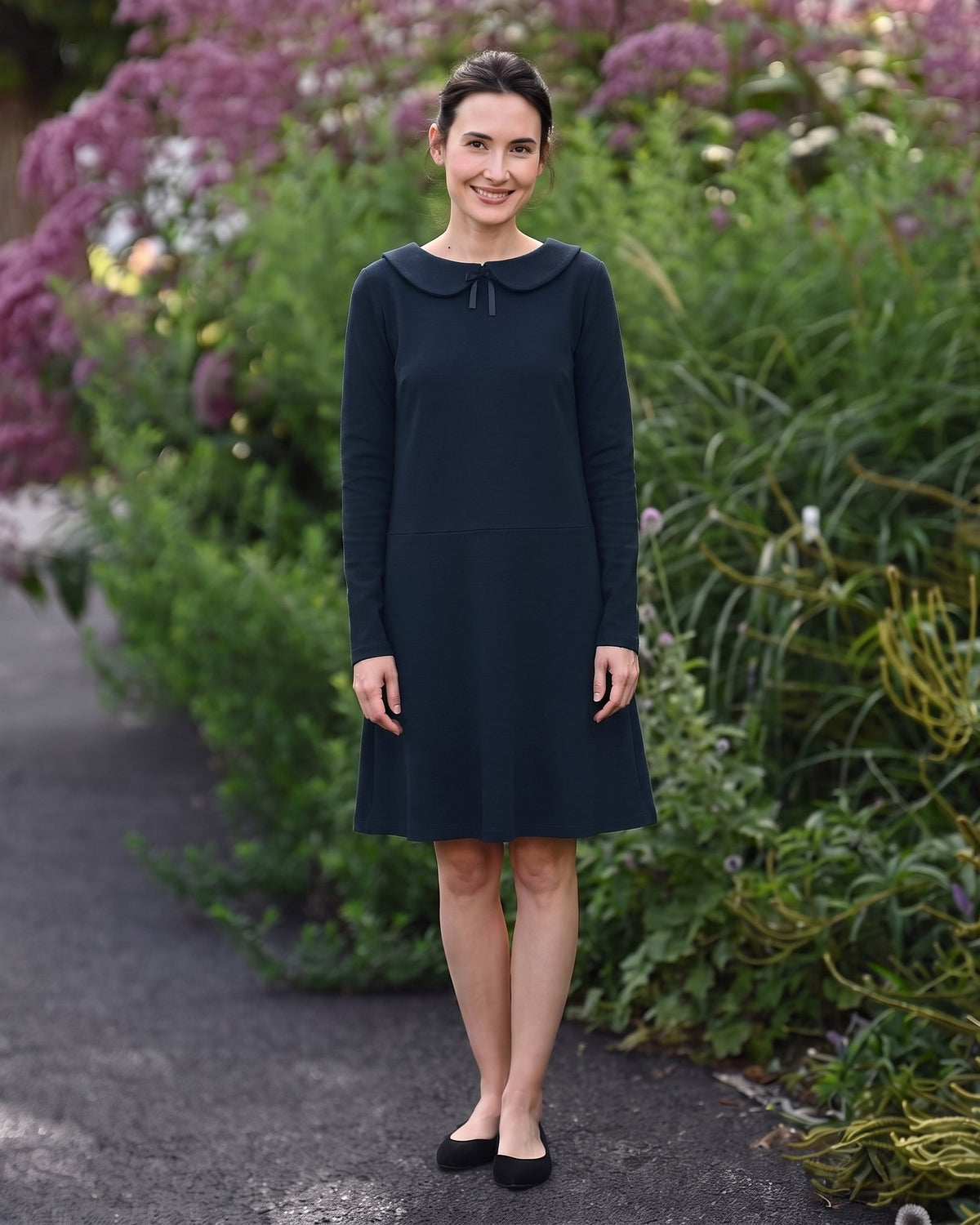 PARISIAN – Deep blue suknelė, lifestyle vaizdas sode #Color_Deep blue