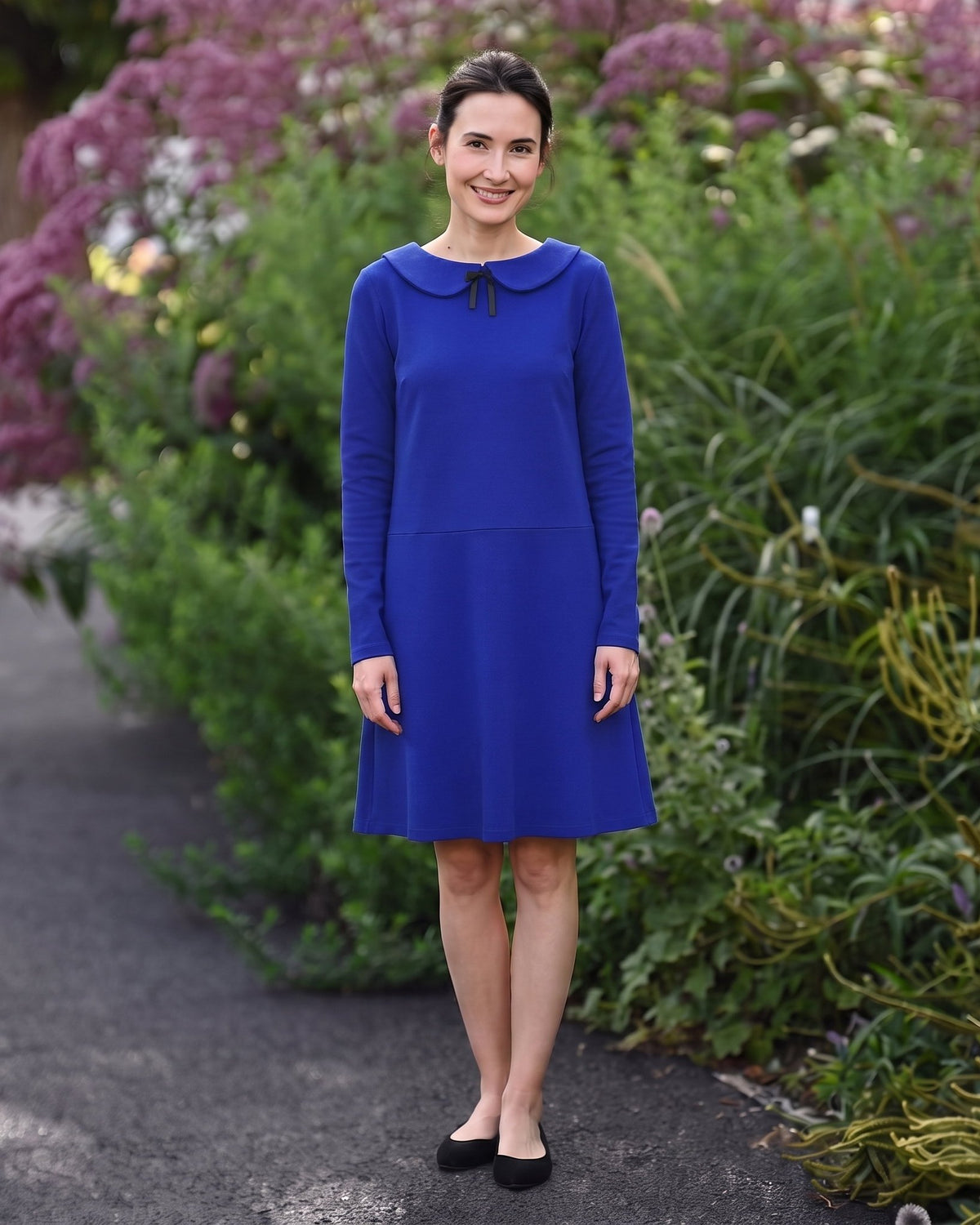 PARISIAN – Sapphire blue suknelė, lifestyle vaizdas sode #Color_Sapphire blue