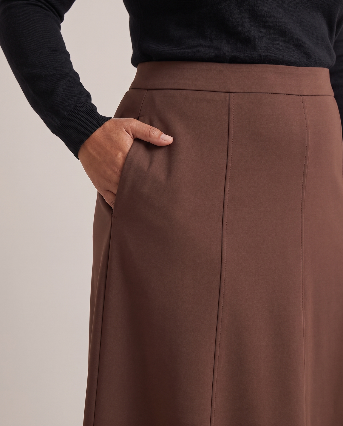 STEP skirt in Brown, detail of the waistband and side pocket