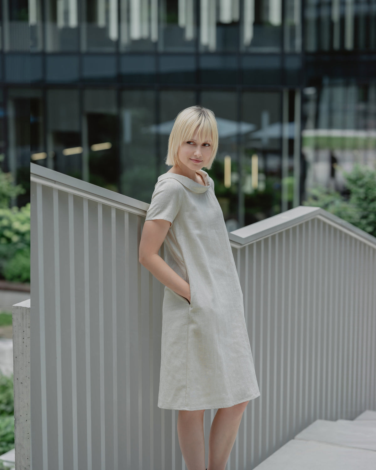 LeMuse STORY linen dress in beige – side view on stairs #Color_Beige