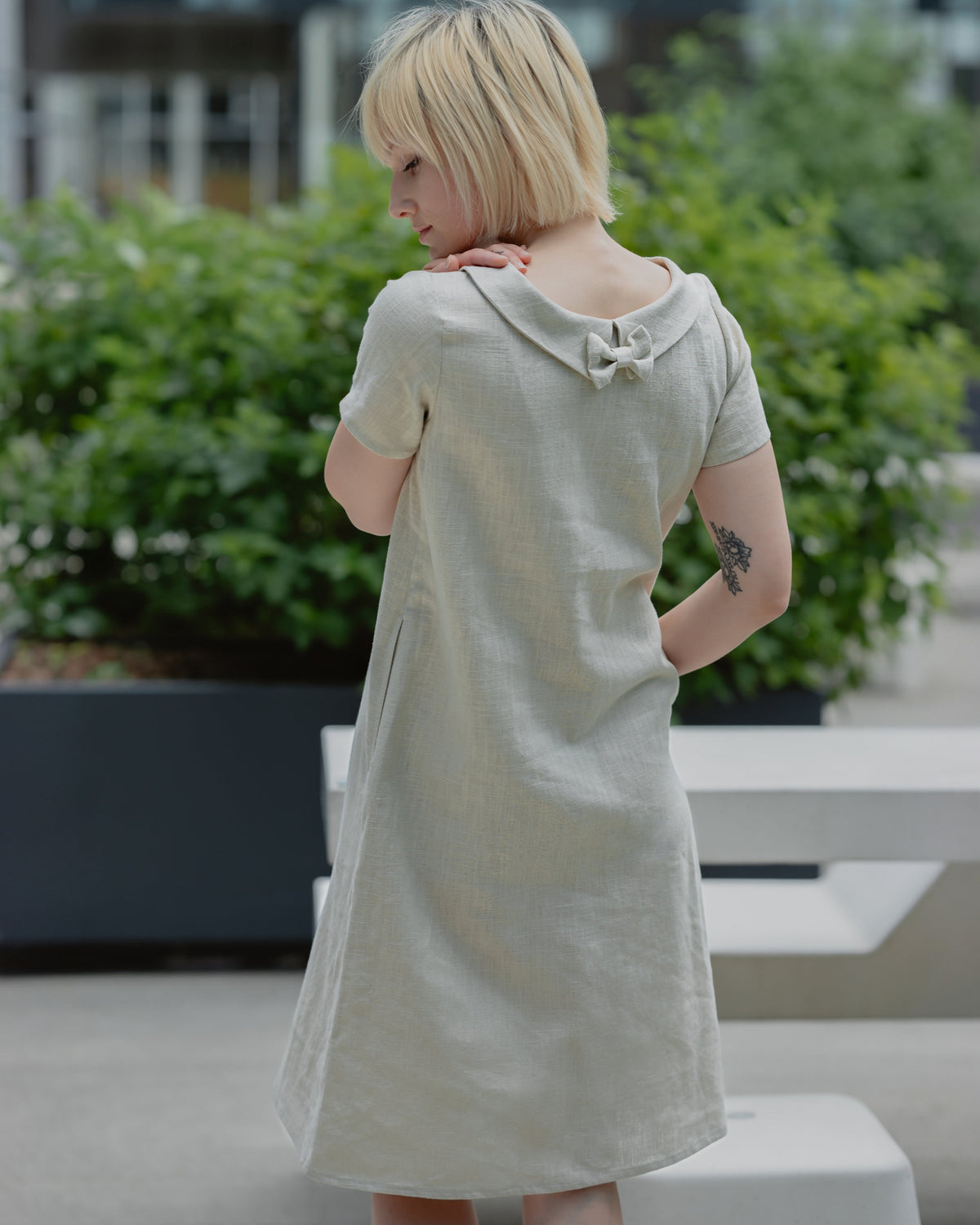 LeMuse STORY linen dress in beige – back view full length #Color_Beige