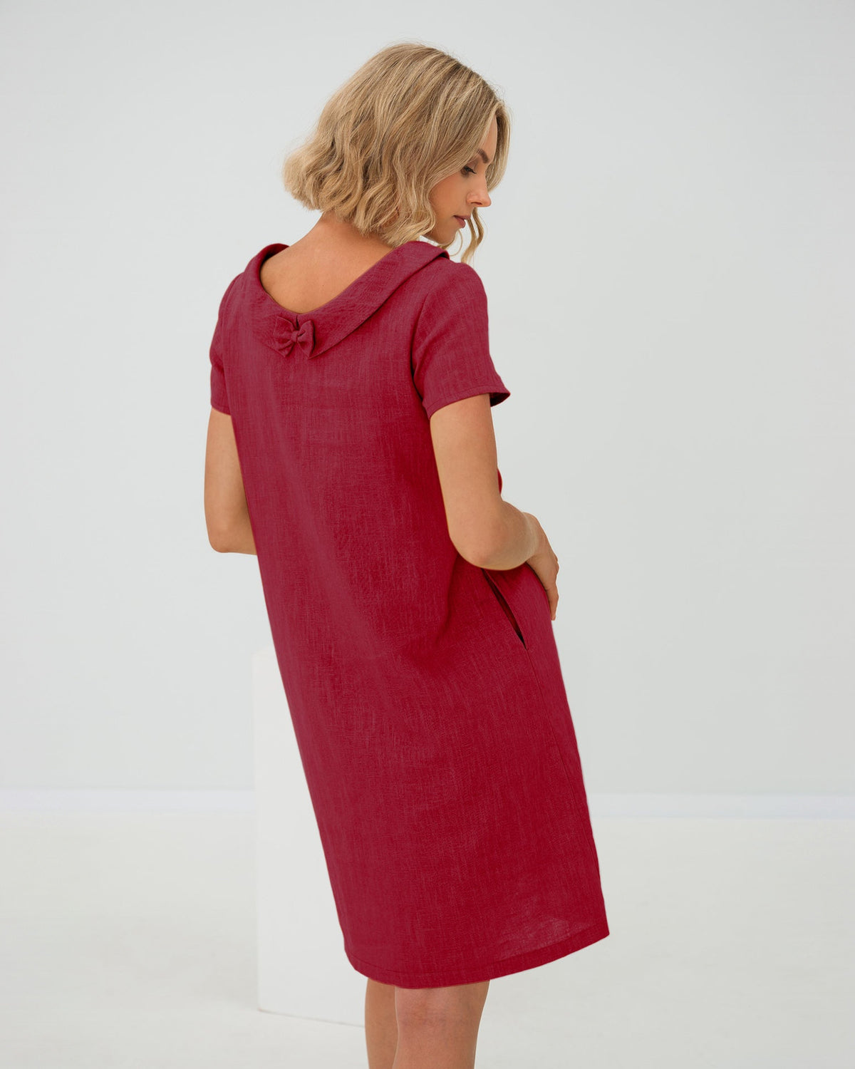 LeMuse STORY linen dress in cerise – studio back view #Color_Cerise
