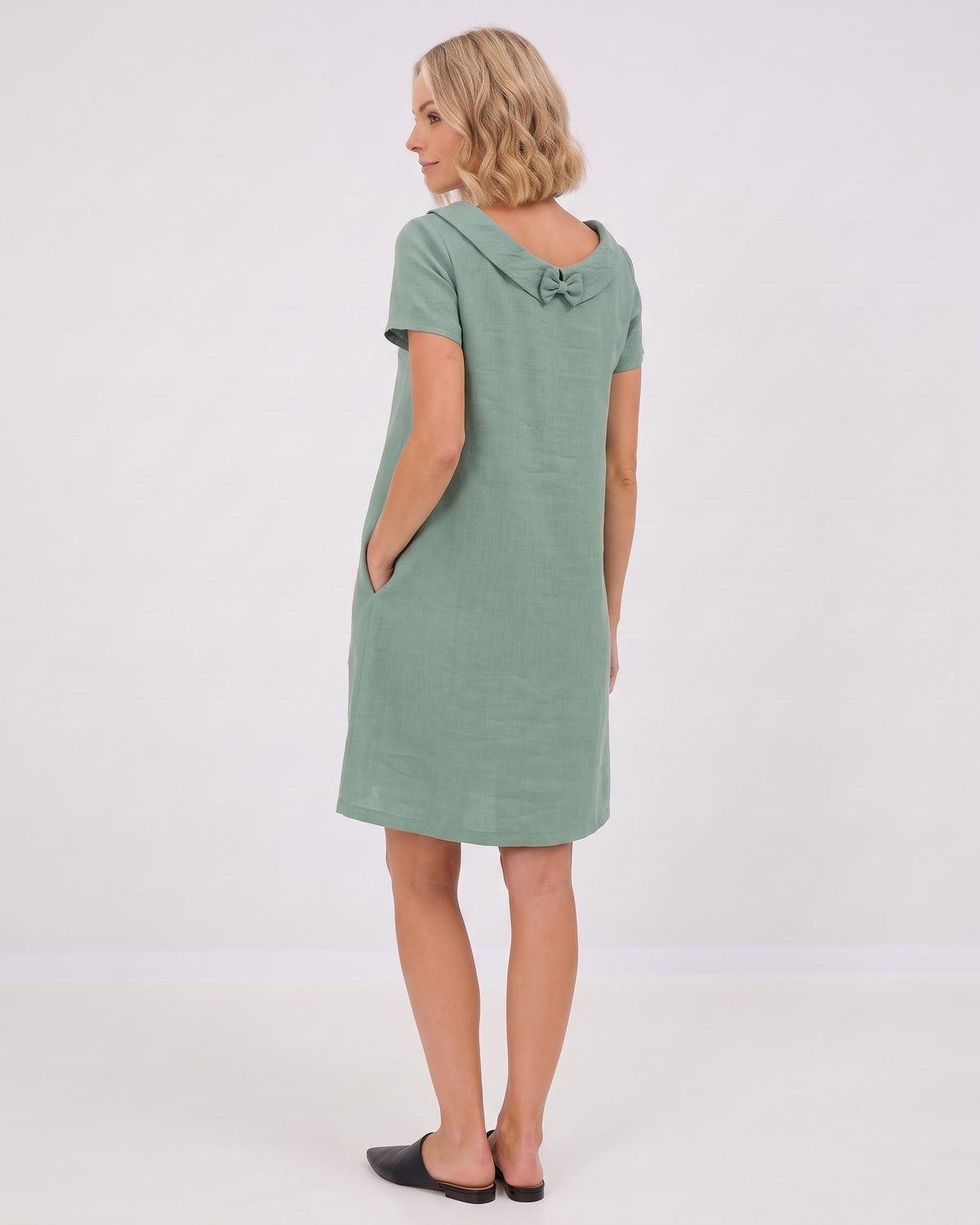 LeMuse STORY linen dress in mint – studio back view #Color_Mint